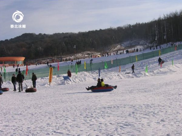 滑雪場建設.jpg 滑雪場建設.jpg