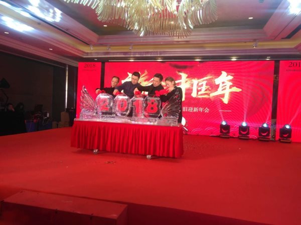 注酒冰雕倒酒 注酒冰雕倒酒