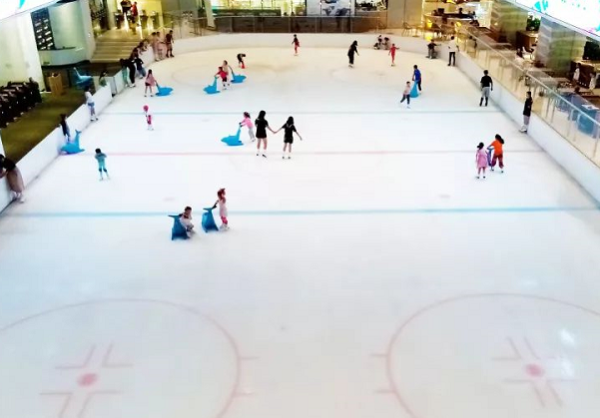 室外滑冰場的冰怎樣凍結的 室外滑冰場的冰怎樣凍結的